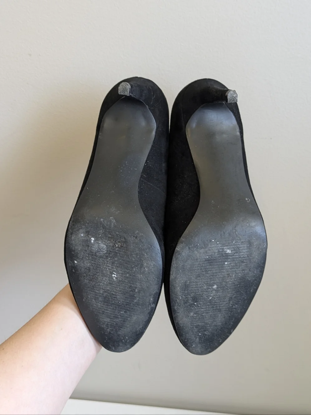 Jeanne Beker Black Scalloped Suede High Heels - Picture 11 of 11